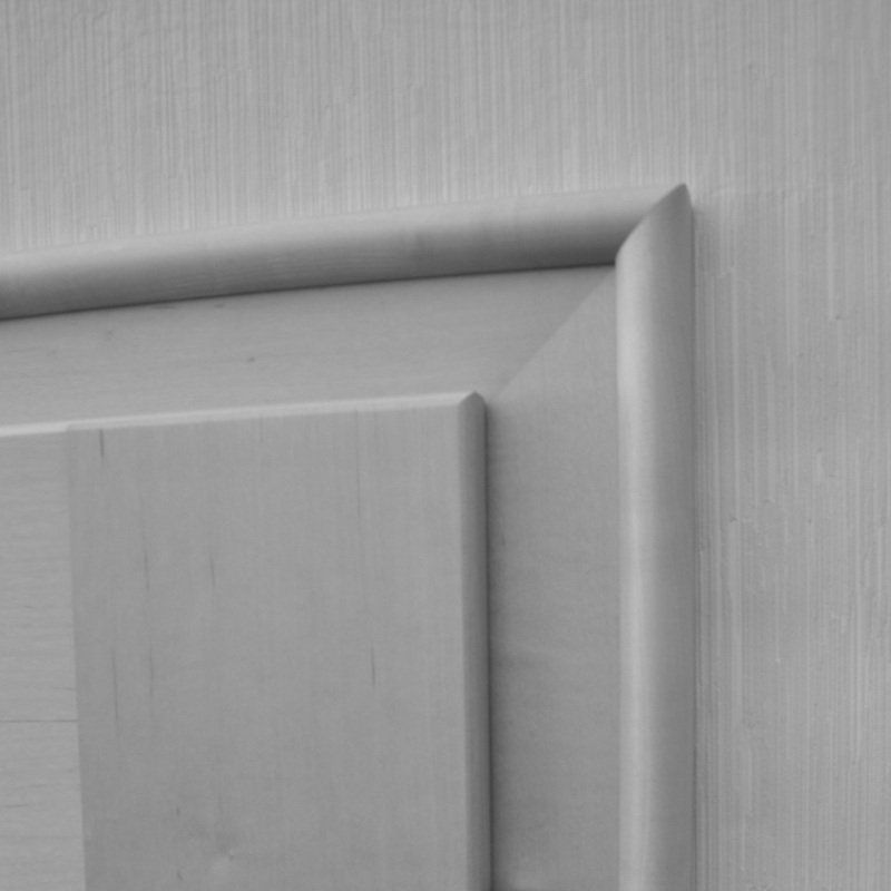 Detail abgerundete Wandanschlussleiste mit gerundetem Türblattüberschlag