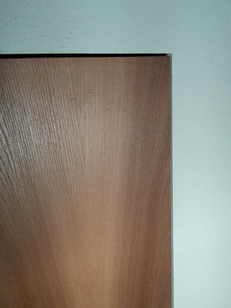 Wandbündige Türe als Frameless Türe mit Ansicht von innen