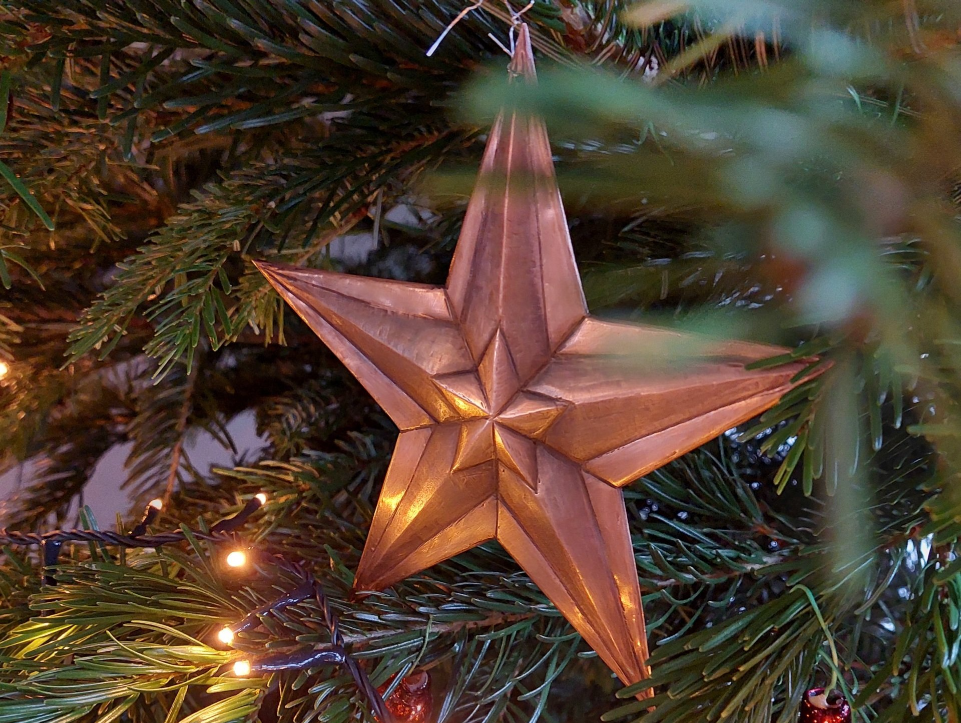 Christbaum-Stern ziseliert und gefärbt aus Kupfer, Durchmesser 15 cm