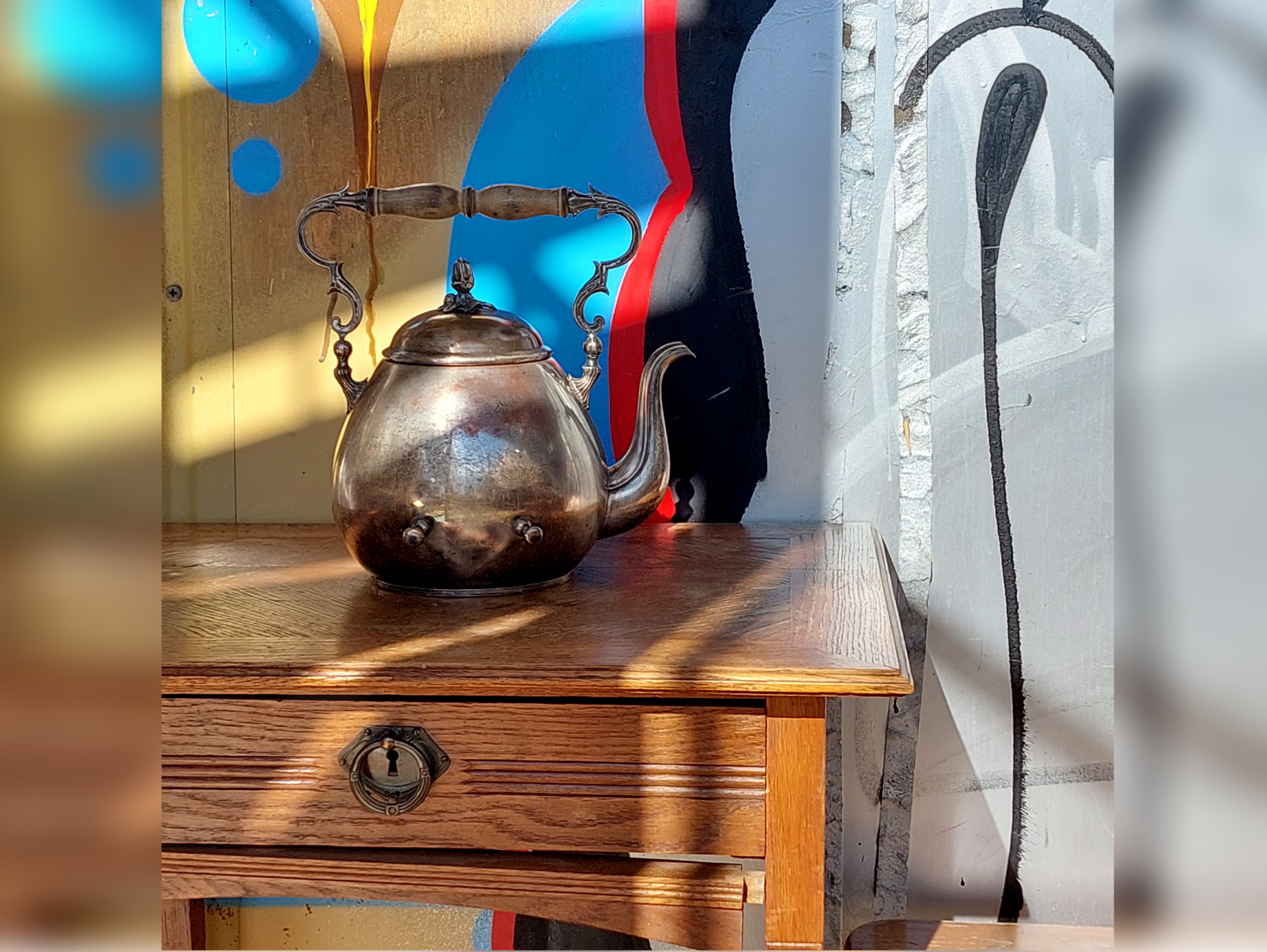 Teekanne aus Metall