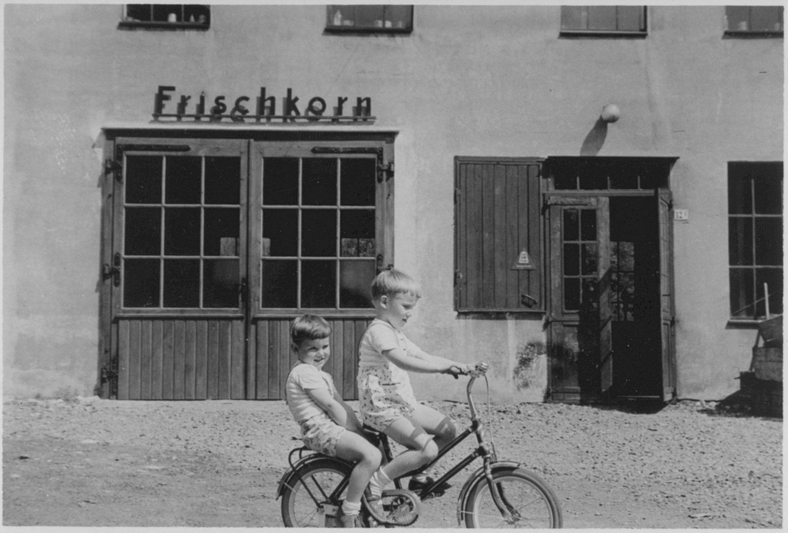 Oberflächen + Systeme GmbH, Historie