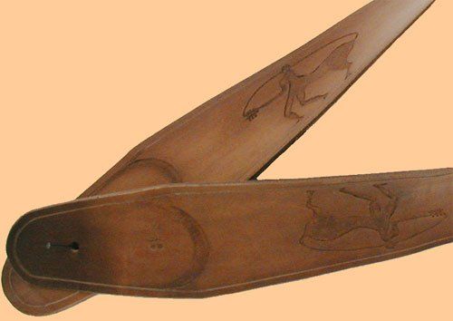 Punzierter Gitarren-Gurt Centaurus Antik-Finish gebeizt