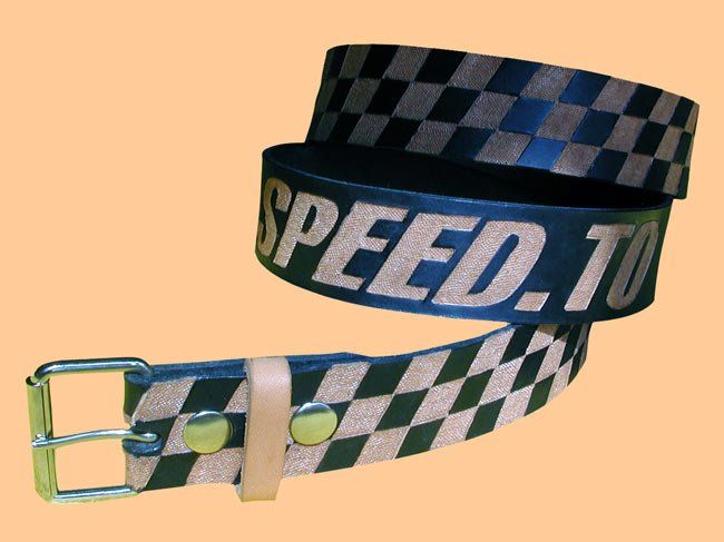 Gürtel Racing-Club mit punzierten Startflaggen-Design