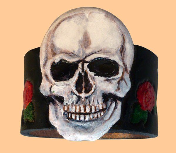 Gothic-Style punzierter Totenkopf