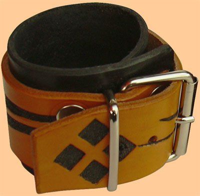 Damen-Armband modisch gestylt und punziert