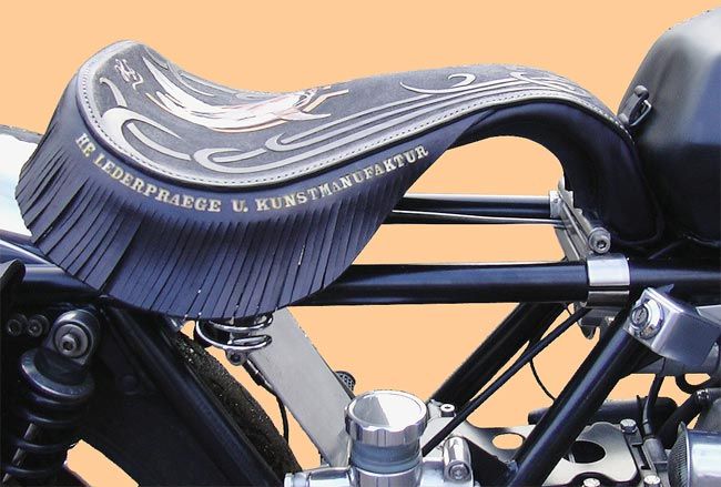 Motorrad-Schwingsattel fertig montiert auf meiner Moto Guzzi