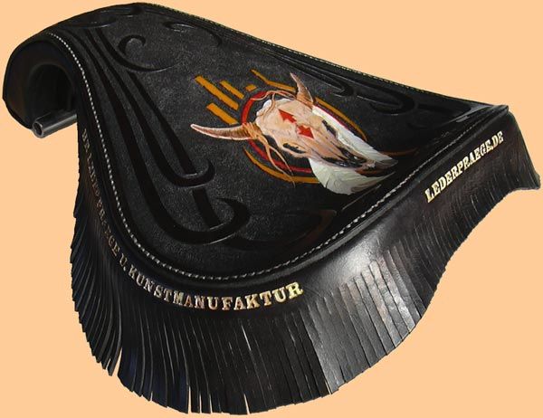 Motorrad-Schwingsattel mit punzierten Fransenschurz