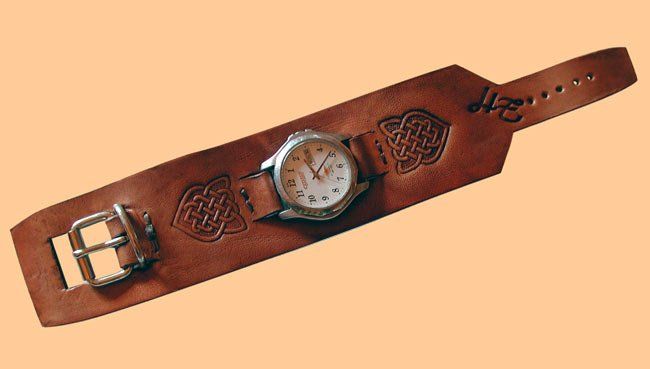 punziertes Leder-Uhrband massiv aus einem Stück