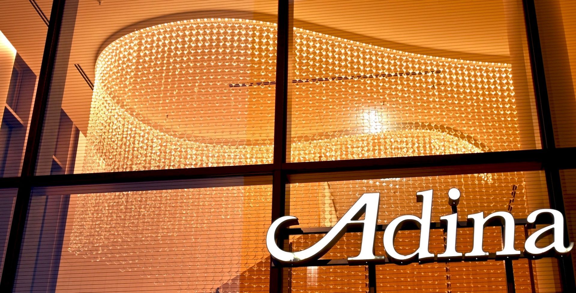 weiser lighting Adina Apartment Hotel Köln Eingang  / Foto Manon Weiser