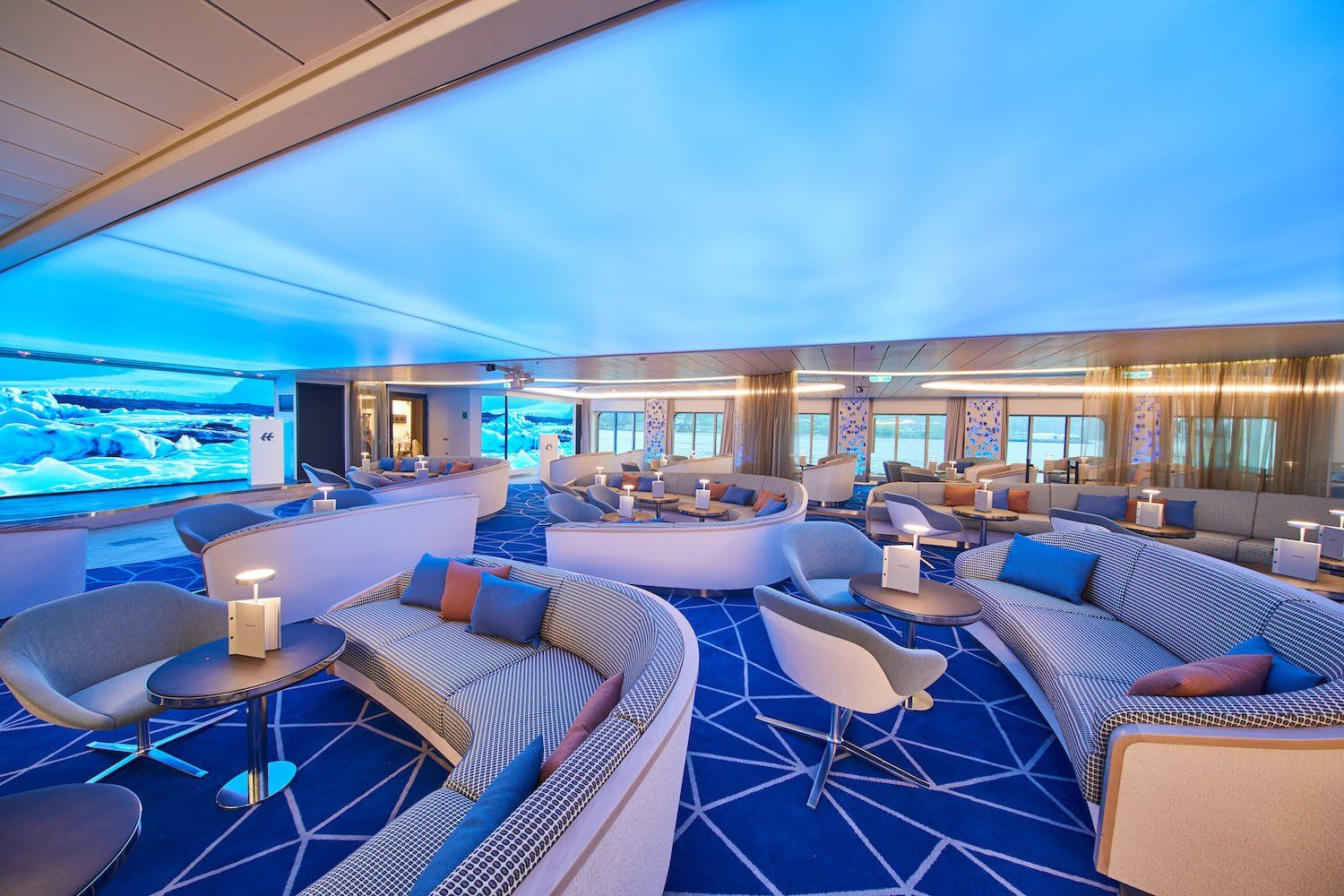 HANSEATIC inspiration HANSEATRIUM / Foto Hapag Lloyd Cruises