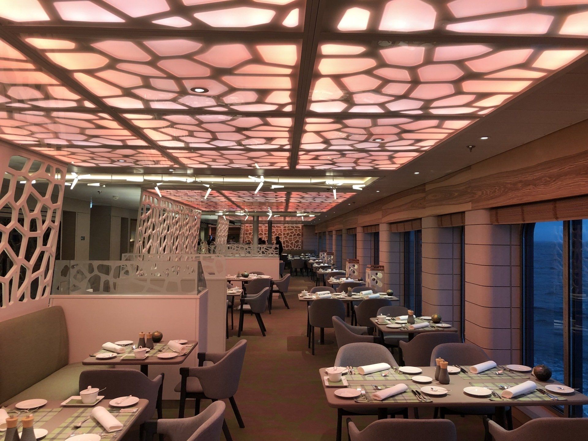 HANSEATIC inspiration Main Restaurant / Foto weiser.lighting