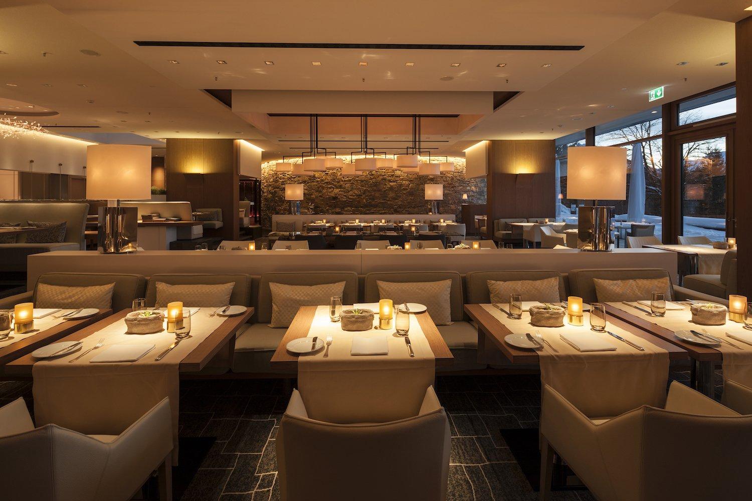 Wer im Restaurant gefrühstückt hat und erst zum Dinner wieder kommt, glaubt kaum, dass er sich in ein und dem selben Raum befindet.  / Foto alexandralechner.de