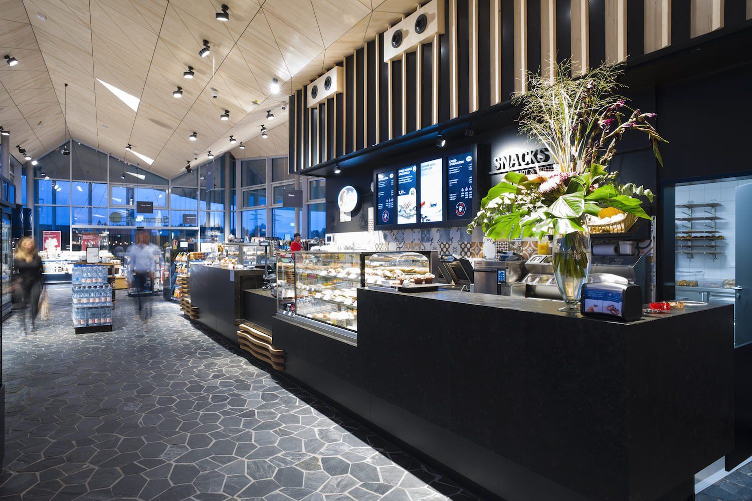 Stimmiges Licht im Shop dient der schnellen Orientierung / Foto: Moritz Hillebrand