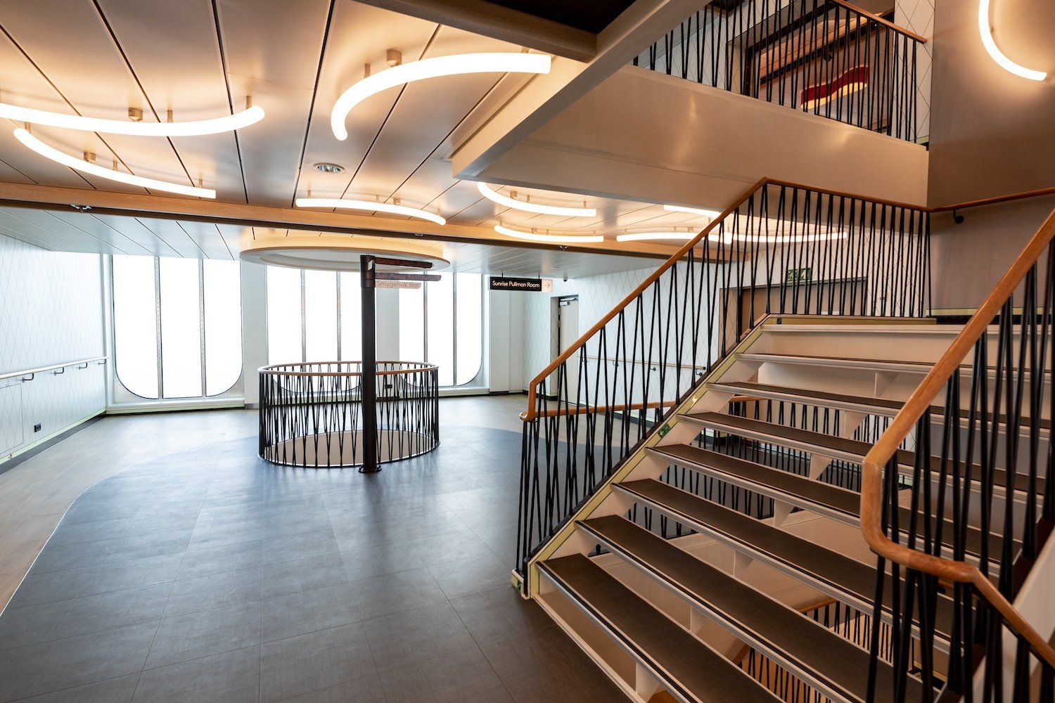 TT Line Nils Holgersson Treppenhaus Foto TT-Line GmbH & Co. KG