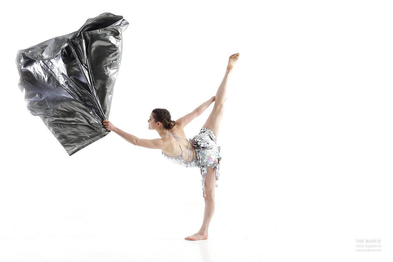 Tanz Spagat im Stehen mit Tuch - Annalena Storch