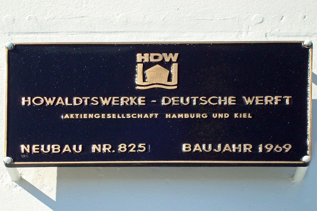 Das Werftschild der MAXIM GORKIY Das Werftschild der MAXIM GORKIY