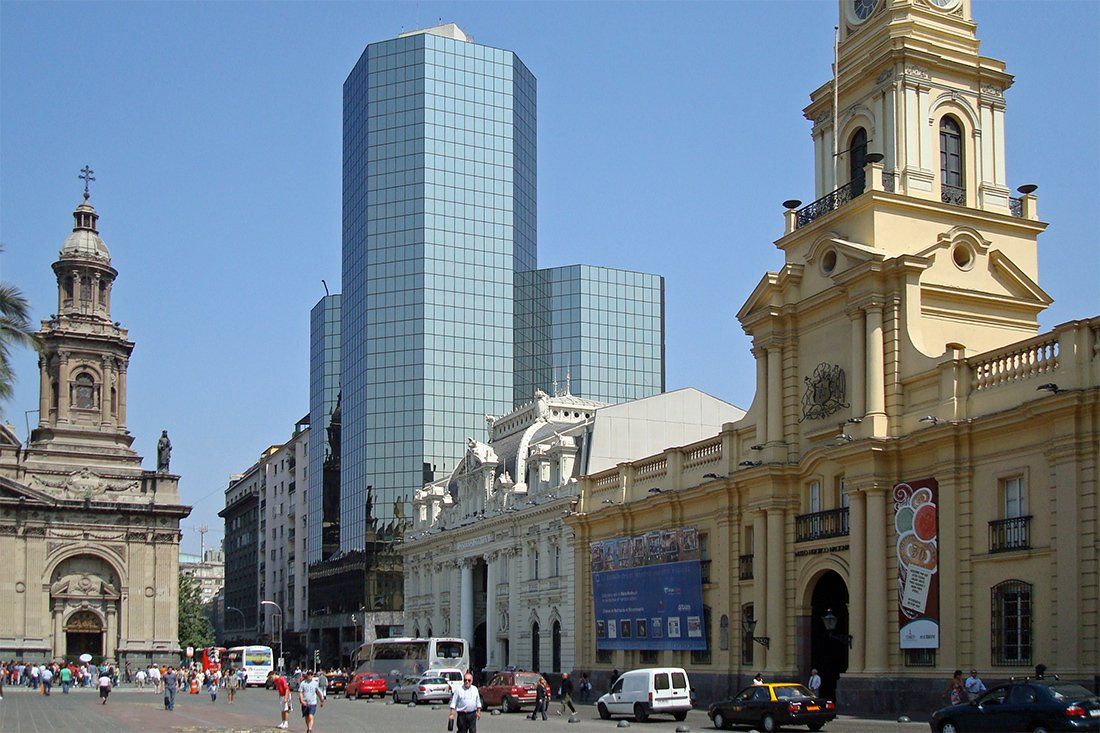 Santiago Metropolitan Cathedral, Post und Palacio de la Real Audiencia (v.l.n.r.)