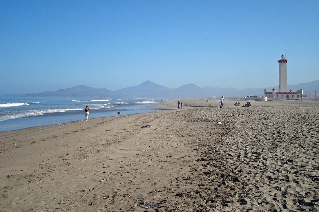 Der Strand von La Serena mit dem Leuchtturm Faro Monumental Der Strand von La Serena mit dem Leuchtturm Faro Monumental