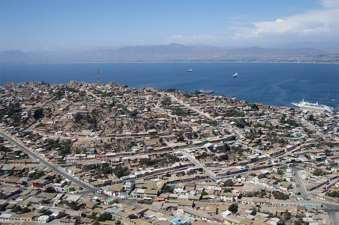 Blick über Coquimbo und den Hafen mit der MAXIM GORKI Richtung Nordost