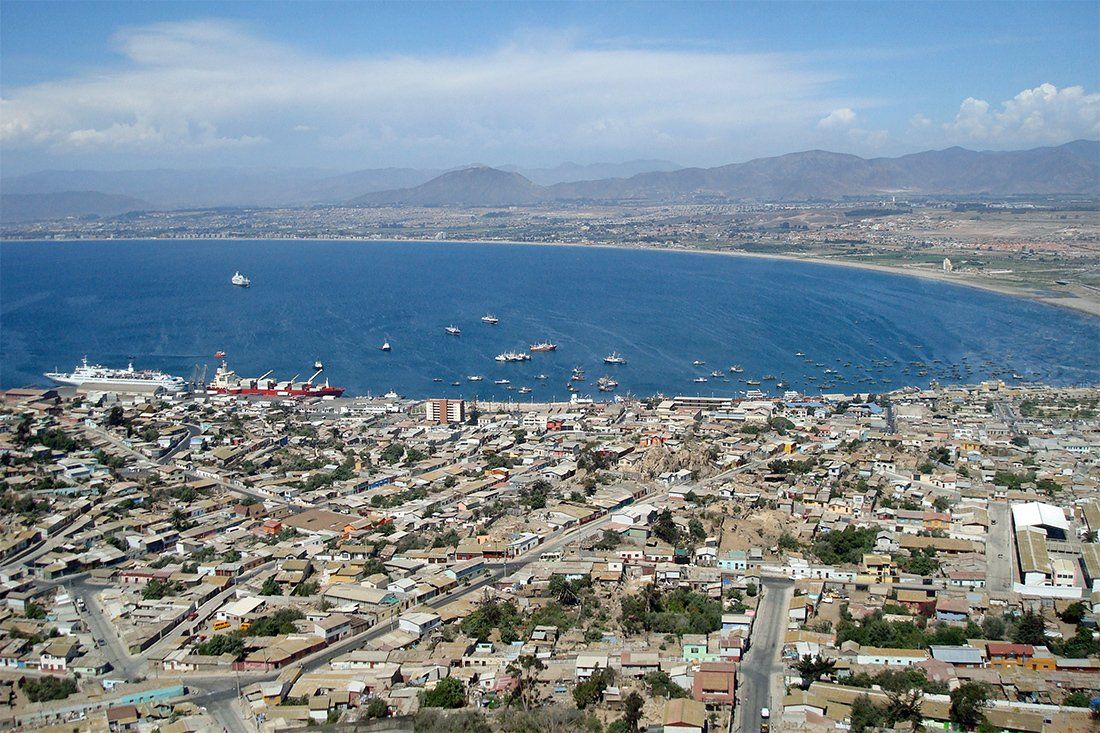Blick vom Cruz Del Tercer Milenio Richtung Osten über die Herradura Bucht nach La Serena
