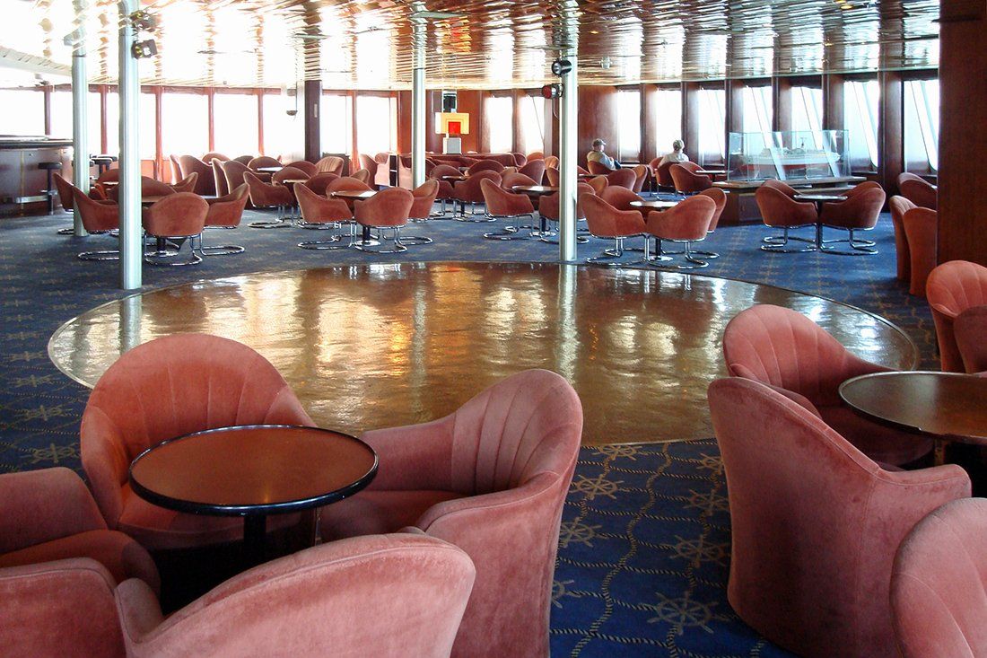 Rossia Lounge am Bug des Lido-Decks (Deck 9)