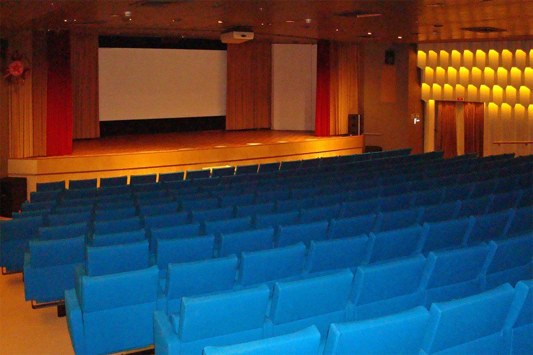Maxim Theater am Heck des Promenaden-Decks (Deck 8)