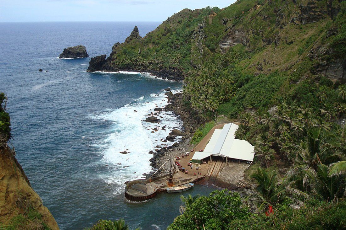 Blick auf Bounty Bay. In dieser Bucht liegen die Überreste der BOUNTY. Blick auf Bounty Bay. In dieser Bucht liegen die Überreste der BOUNTY.