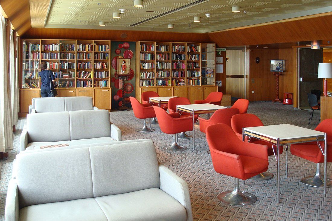 Bibliothek auf dem Promenaden-Deck (Deck 8)