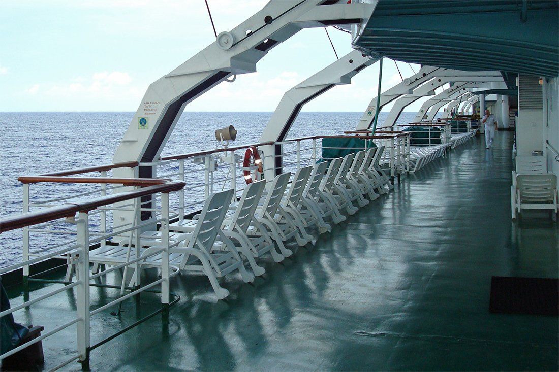 seitliche Promenade auf dem Lido-Deck (Deck 9) seitliche Promenade auf dem Lido-Deck (Deck 9)