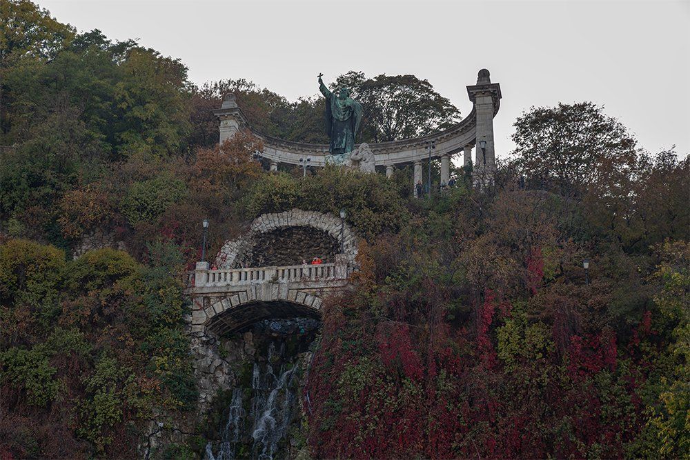 Gellért-Denkmal am Fuße des gleichnamigen Berges