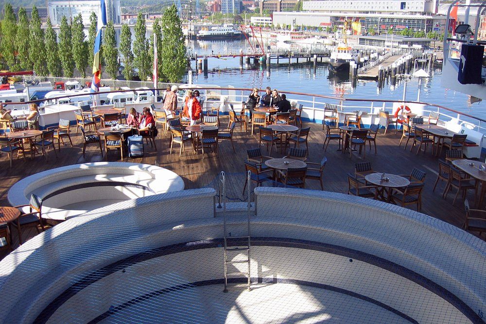 Die Pool Bar auf der MS DELPHIN