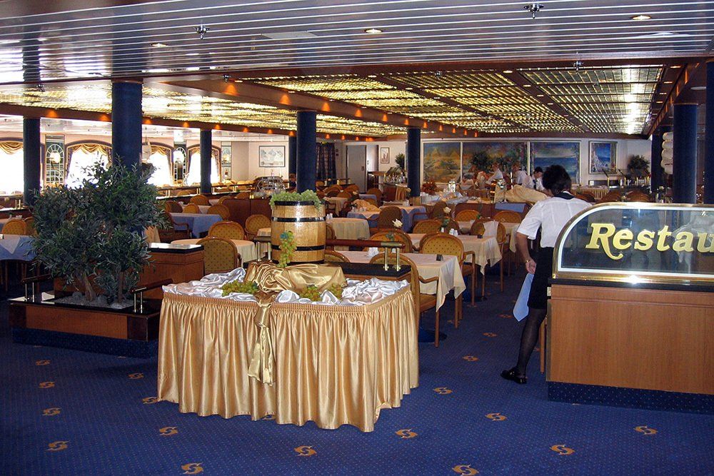 Das Restaurant Pazifik auf der MS DELPHIN Das Restaurant Pazifik auf der MS DELPHIN
