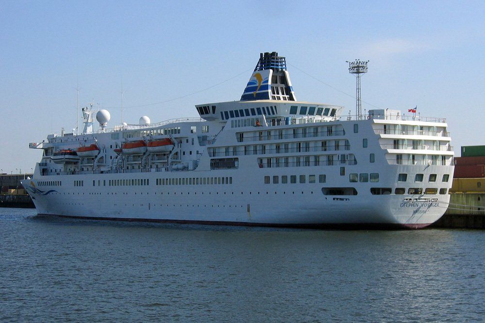 DELPHIN VOYAGER von Delphin Kreuzfahrten am 06.05.2007 in Hamburg DELPHIN VOYAGER von Delphin Kreuzfahrten am 06.05.2007 in Hamburg