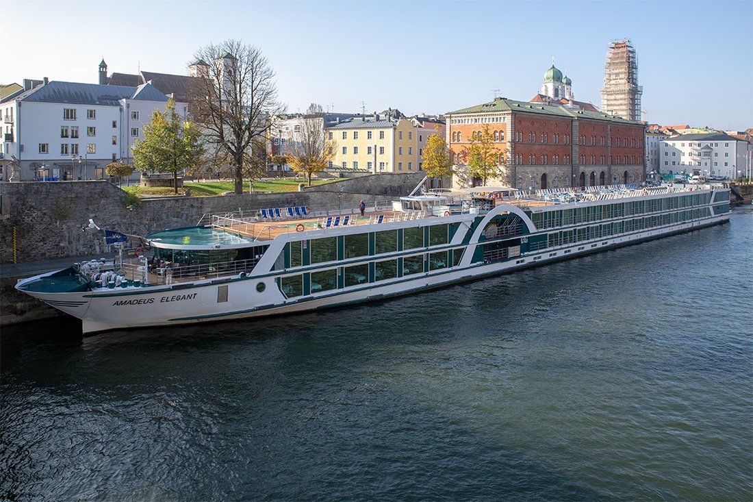 Amadeus Elegant / ENI 4808350 (Passau 31.10.2019) Amadeus Elegant / ENI 4808350 (Passau 31.10.2019)