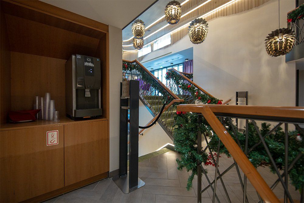 Eismaschine in der Lobby auf dem Saturndeck