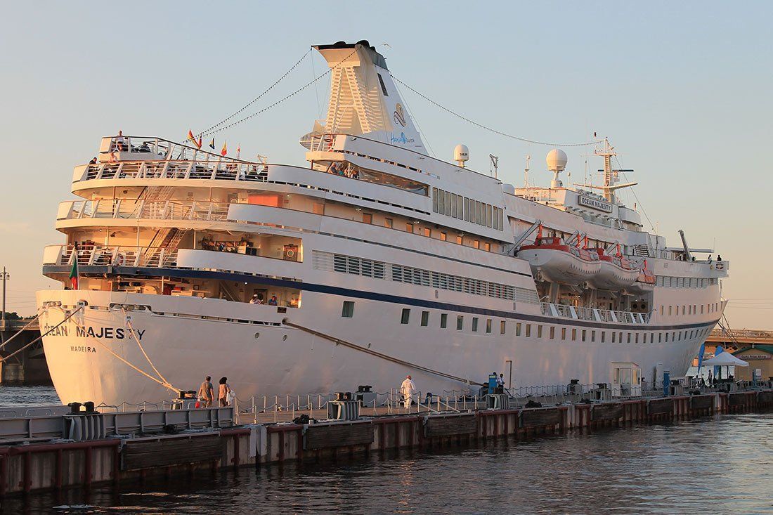 OCEAN MAJESTY (St. Petersburg, 03.06.2013) OCEAN MAJESTY (St. Petersburg, 03.06.2013)