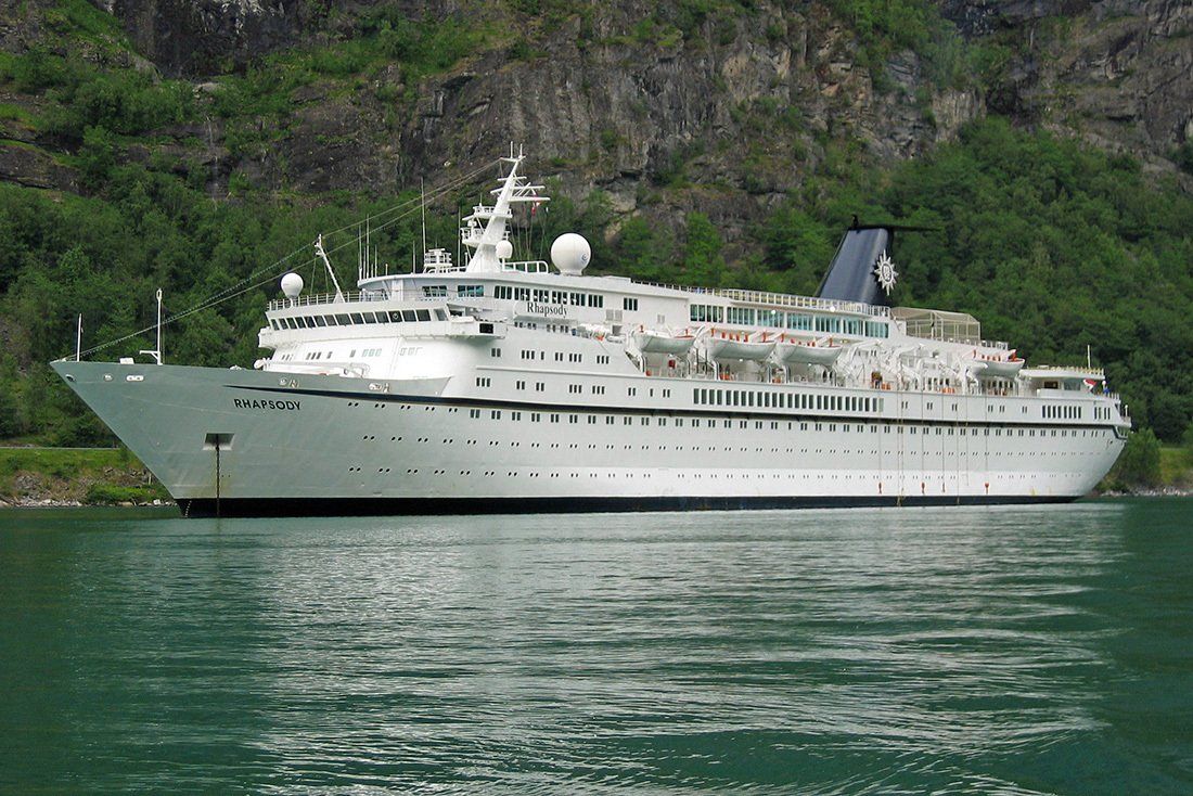 RHAPSODY von MSC Cruises am 16.06.2006 im Geiranger Fjord RHAPSODY von MSC Cruises am 16.06.2006 im Geiranger Fjord