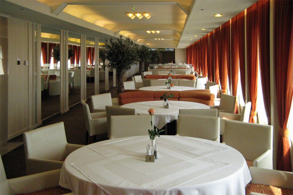 Das Atlantic Restaurant der DELPHIN VOYAGER (Längstrakt)