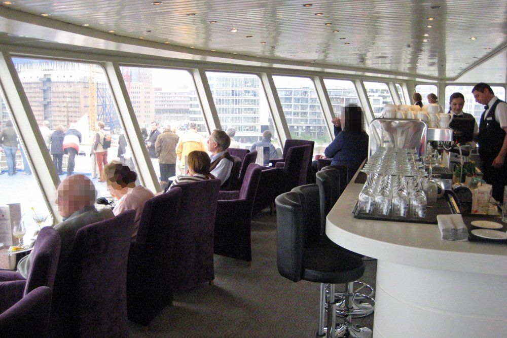 Die Panorama Bar (vorderer Bereich) der DELPHIN VOYAGER