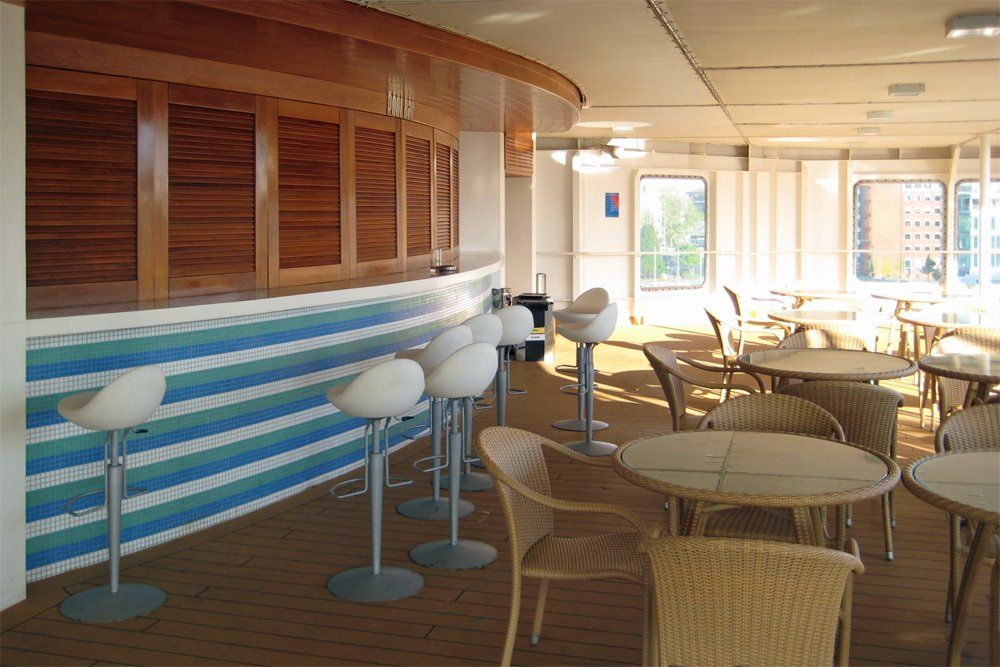 Die Pool-Bar der DELPHIN VOYAGER