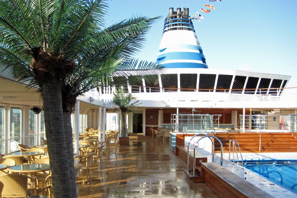 Der Poolbereich der DELPHIN VOYAGER