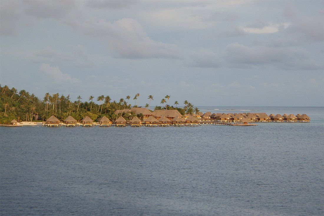 Blick auf die Insel Tevairoa und das dortige Bora-Bora Pearl Beach Resort & Spa