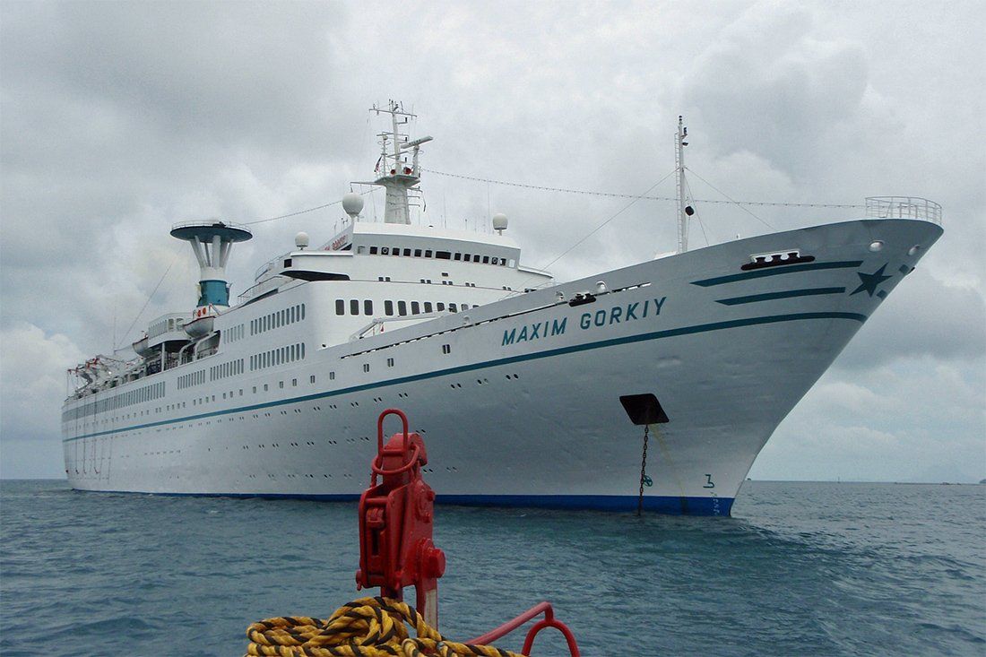 TS MAXIM GORKIY auf Reede vor Raiatea / Französisch-Polynesien am 17. Februar 2008 TS MAXIM GORKIY auf Reede vor Raiatea / Französisch-Polynesien am 17. Februar 2008