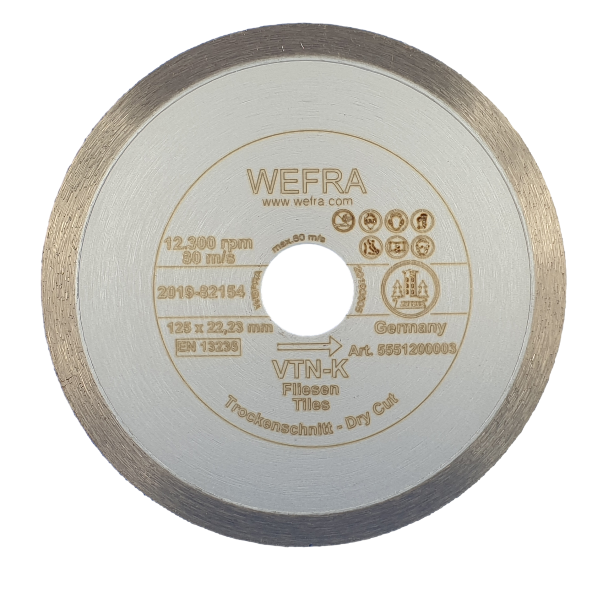 Die gesinterte Diamanttrennscheibe VTN-K zeichnet sich aus durch einen geschlossenen Schneidrand und schneidet Fliesen, dünne Natursteinplatten und Keramik. Sie hat eine sehr gute Standzeit für einen schnellen und sauberen Schnitt. Die Segmenthöhe beträgt 5 mm. Bewährte Profiqualität.
Einsatzgebiet
Fliesen, dünne Natursteinplatten, Keramik