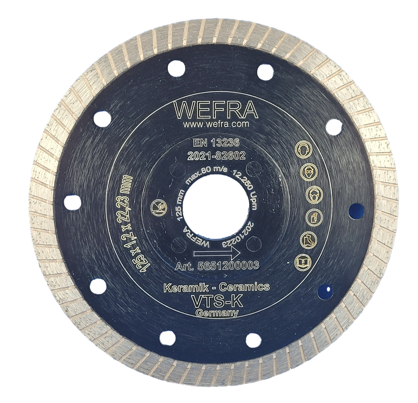 Unser Top-Produkt für Fliesen, Feinsteinzeug und Keramik. Die gesinterte Vollkranzscheibe TURBO-TYPE mit einer Segmenthöhe von 7 mm ist mit einer Stärke von nur 1,2 mm besonders dünn und erreicht dadurch schnelle, präzise und besonders saubere Schnittkanten. Unser Premiumprodukt zeichnet sich aus durch eine extrem hohe Standzeit, eine geringe Staubentwicklung und ist besonders geräuscharm. WEFRA Spitzenqualität.
Einsatzgebiet
Fliesen, Feinsteinzeug und Keramik