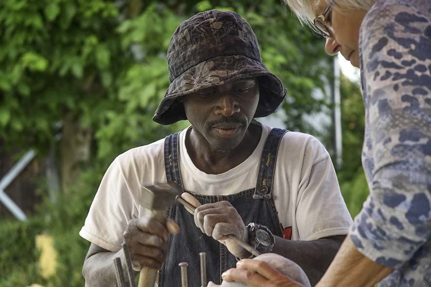 Into Africa Bildhauer Workshop in Wernsbach
