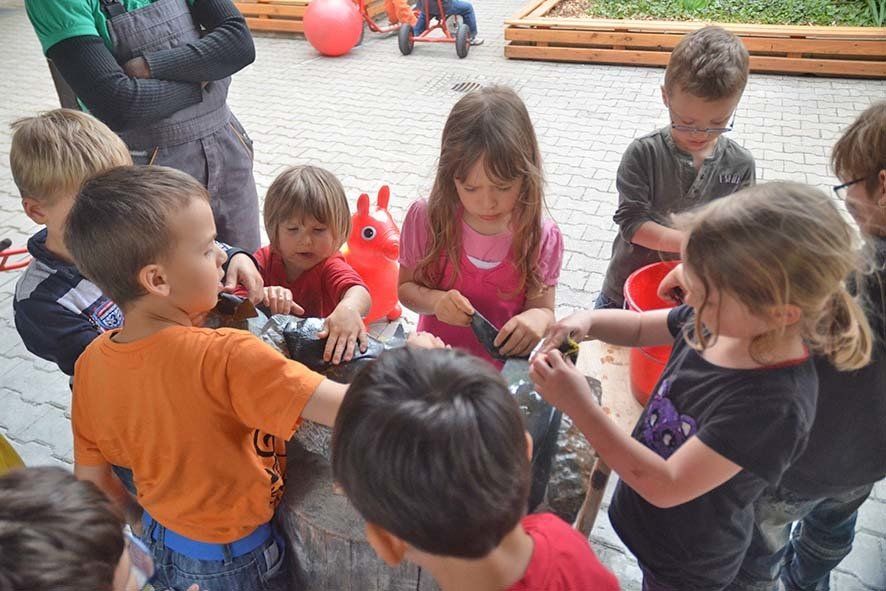 Into Africa Bildhauer Workshop für Kinder in Wernsbach