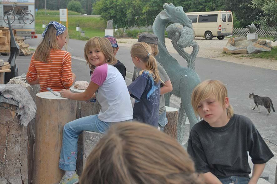 Into Africa Bildhauer Workshop für Kinder in Wernsbach
