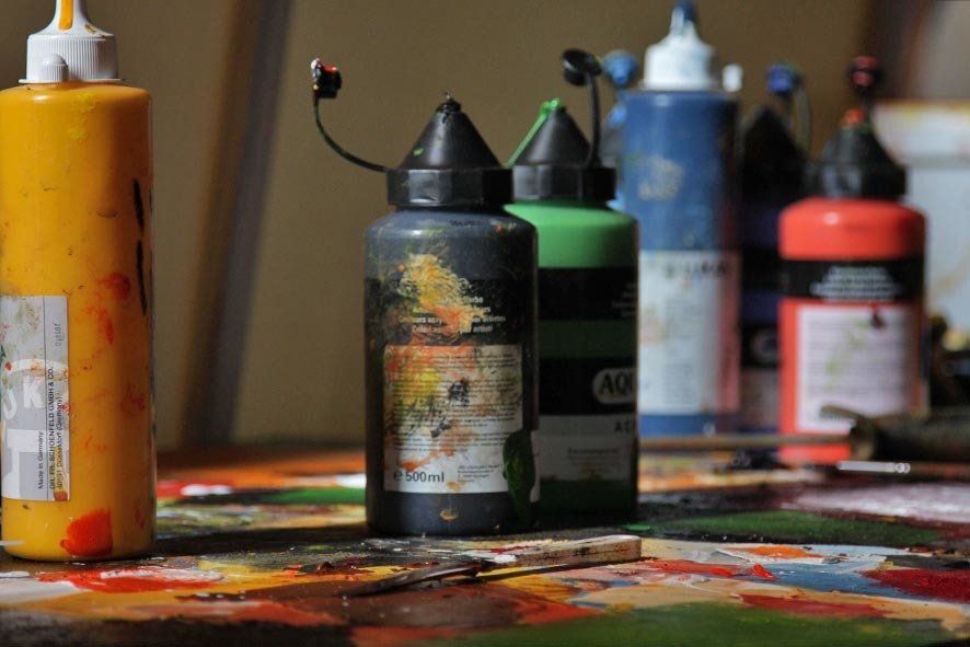 Maler bei Into Africa Maler in der Into Africa Skulpturengalerie Wernsbach