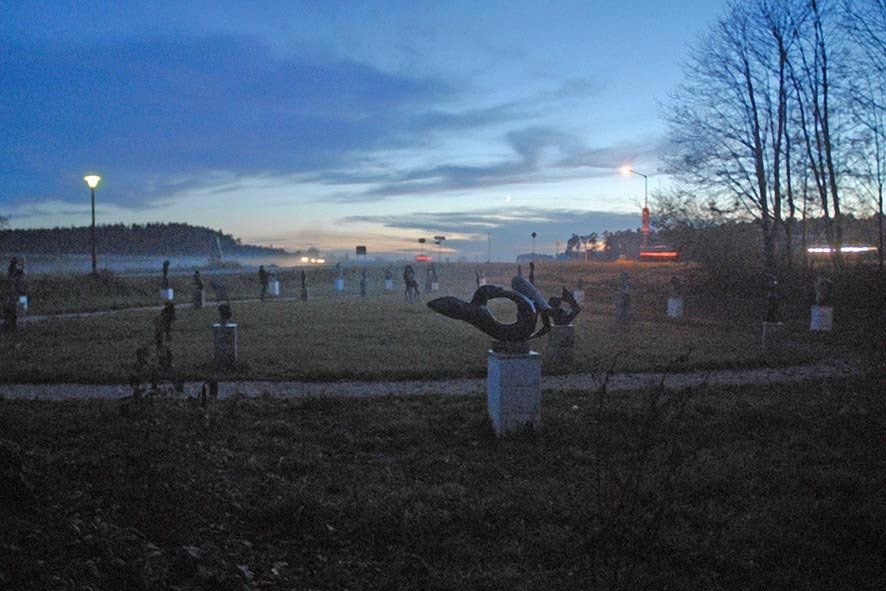 Link zu Shonaskulpturen im Herbst